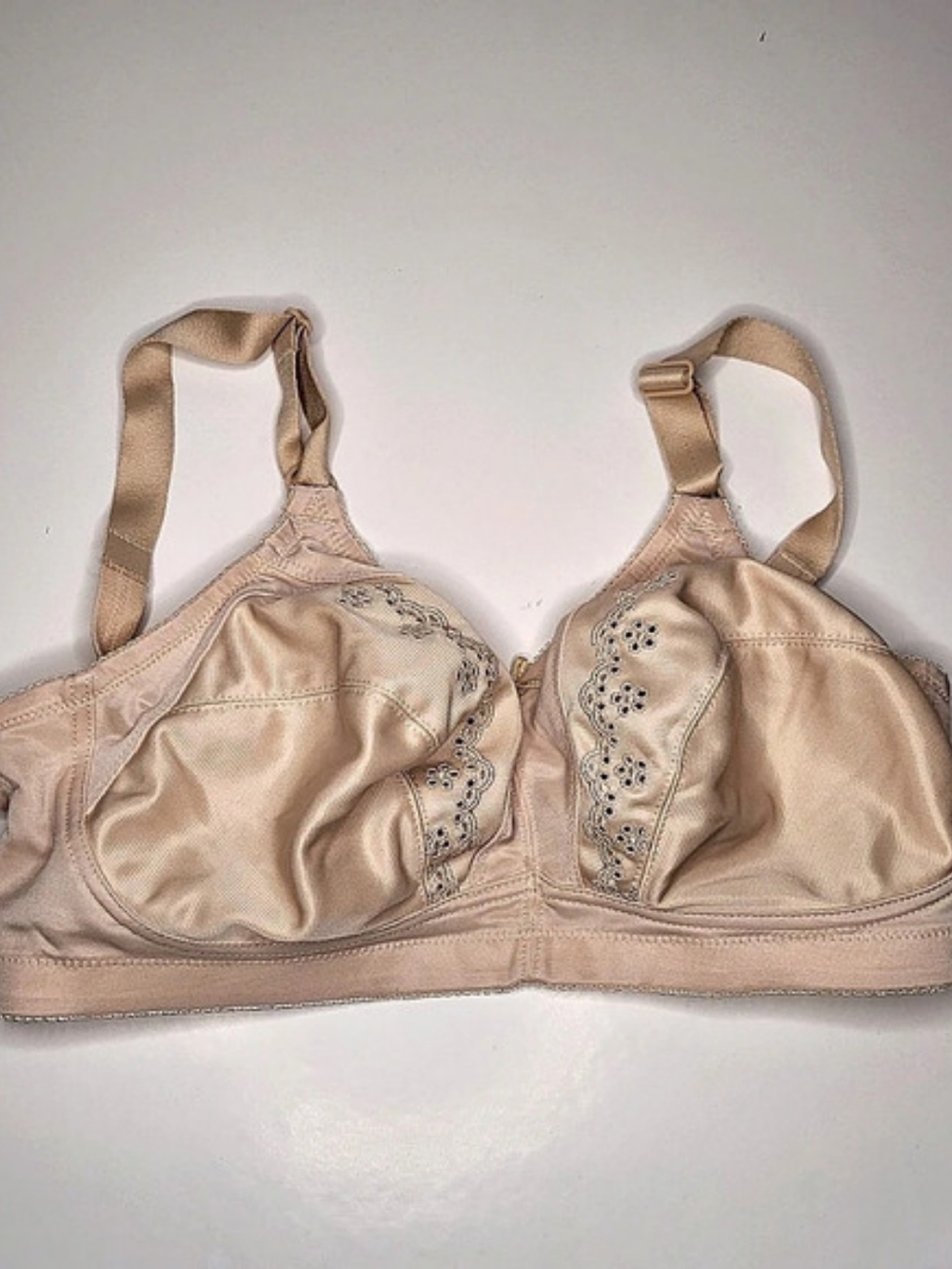 WonderBra W2620 Classic Support Wireless Bra Cream Beige 36D Like New